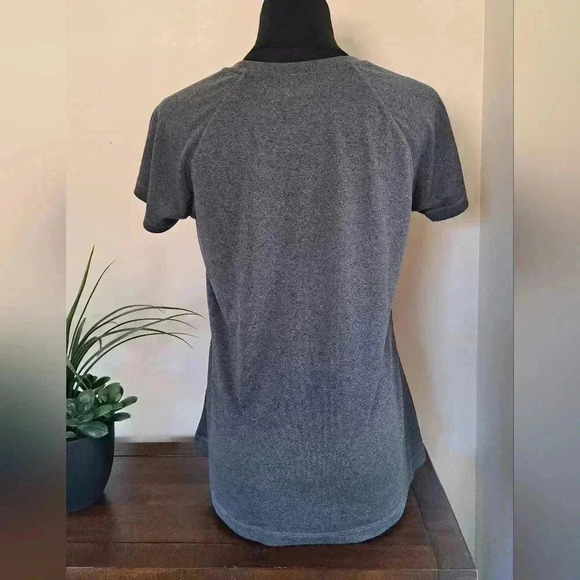 ❤ Lavon Grey Activewear Top Women's Medium Short Sleeved Crewneck - Picture 5 of 11